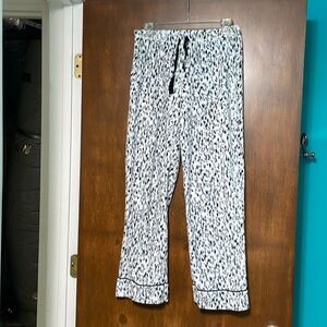 Simply Vera Size Small Fuzzy Black & White Pajama Pants